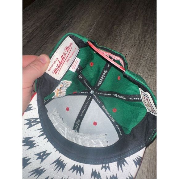 Mitchell & Ness Bait Snapback Milwaukee Bucks Hat Cap - Picture 4 of 8